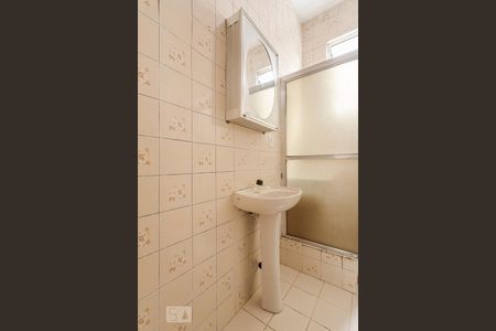 Banheiro de apartamento para alugar com 1 quarto, 30m² em Floresta, Porto Alegre