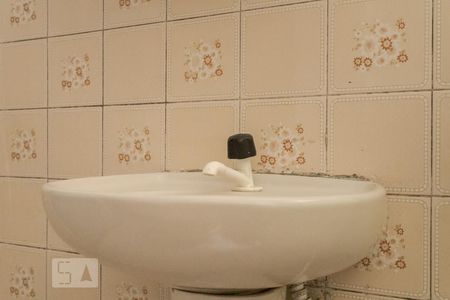 Banheiro de apartamento para alugar com 1 quarto, 30m² em Floresta, Porto Alegre