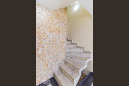 Escada de casa à venda com 3 quartos, 200m² em Jardim Lisboa, São Paulo