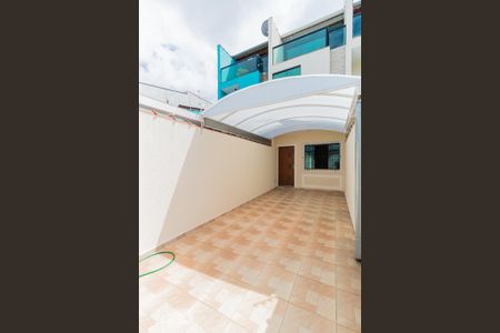 Casa à venda com 200m², 3 quartos e 2 vagasFrente