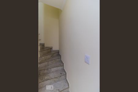 Casa à venda com 200m², 3 quartos e 2 vagasEscada