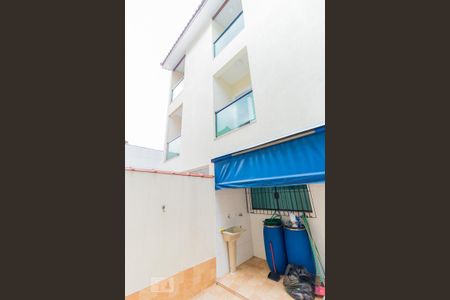 Casa à venda com 200m², 3 quartos e 2 vagasFundos