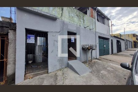 Fachada de casa para alugar com 1 quarto, 60m² em Parque Pinheiros, Taboão da Serra