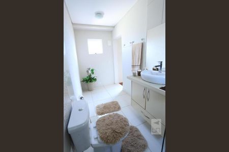 Casa à venda com 320m², 6 quartos e 2 vagasBanheiro da Suíte 2