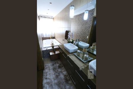 Casa à venda com 320m², 6 quartos e 2 vagasBanheiro da Suíte 1