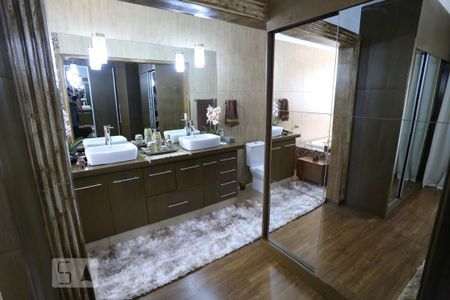 Casa à venda com 320m², 6 quartos e 2 vagasBanheiro da Suíte 1