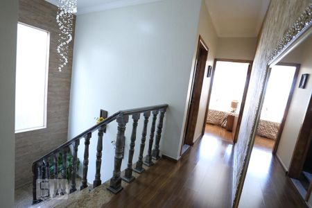 Casa à venda com 320m², 6 quartos e 2 vagasCorredor