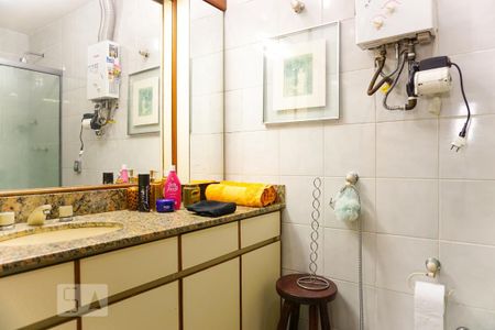 Apartamento à venda com 485m², 4 quartos e 3 vagasBanheiro da Suíte 2