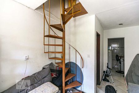 Sala de casa de condomínio à venda com 2 quartos, 50m² em Guarujá, Porto Alegre