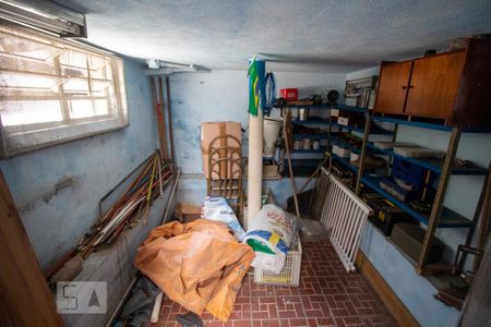 Casa à venda com 350m², 8 quartos e 2 vagas Casa à venda com 350m², 8 quartos e 2 vagasPorão