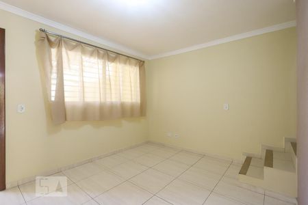 Sala de casa para alugar com 2 quartos, 70m² em Vila Mangalot, São Paulo