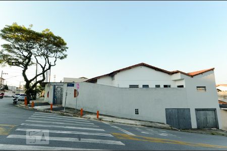 Casa para alugar com 190m², 3 quartos e 3 vagas Casa para alugar com 190m², 3 quartos e 3 vagasFachada