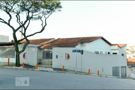 Casa para alugar com 190m², 3 quartos e 3 vagas Casa para alugar com 190m², 3 quartos e 3 vagasFachada