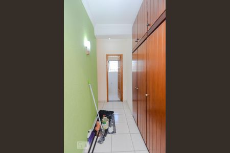 Casa para alugar com 190m², 3 quartos e 3 vagas Casa para alugar com 190m², 3 quartos e 3 vagasCorredor Dormitórios