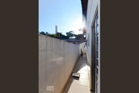 Casa para alugar com 190m², 3 quartos e 3 vagas Casa para alugar com 190m², 3 quartos e 3 vagasCorredor Lateral
