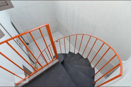 Casa para alugar com 190m², 3 quartos e 3 vagas Casa para alugar com 190m², 3 quartos e 3 vagasEscada da Área de Serviço e Garagem