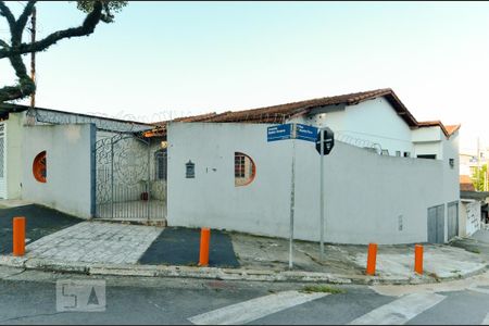 Casa para alugar com 190m², 3 quartos e 3 vagas Casa para alugar com 190m², 3 quartos e 3 vagasFachada