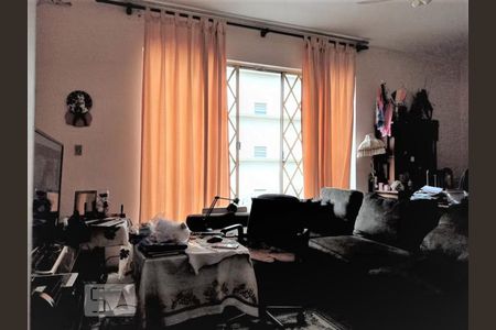 Casa à venda com 270m², 3 quartos e 5 vagas Casa à venda com 270m², 3 quartos e 5 vagasSala