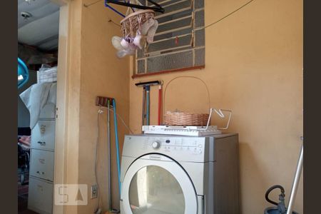 Casa à venda com 270m², 3 quartos e 5 vagas Casa à venda com 270m², 3 quartos e 5 vagasLavanderia