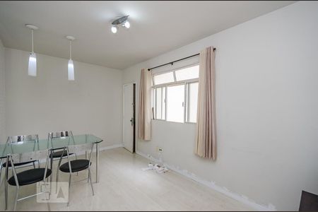 Sala de Apartamento com 2 quartos, 70m² Jardim Montanhês
