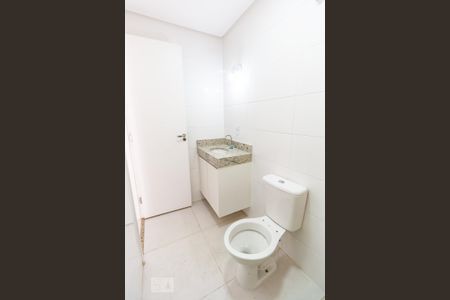 Banheiro de kitnet/studio para alugar com 1 quarto, 28m² em Vila Bela, São Paulo