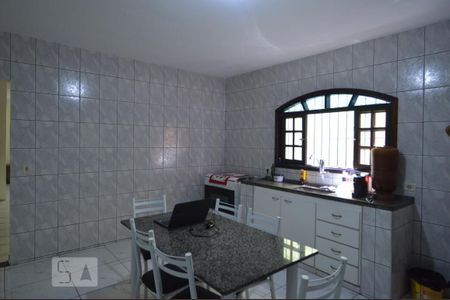 Casa para alugar com 200m², 3 quartos e 2 vagasCozinha