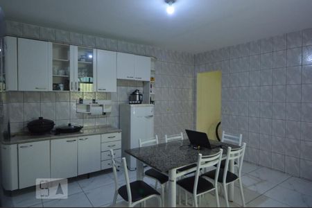 Casa para alugar com 200m², 3 quartos e 2 vagasCozinha