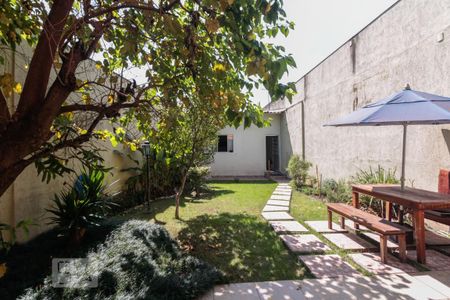 Casa para alugar com 220m², 4 quartos e 5 vagasQuintal 