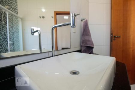 Casa para alugar com 220m², 4 quartos e 5 vagasBanheiro Suíte 1