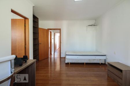 Casa para alugar com 220m², 4 quartos e 5 vagasSuíte 1