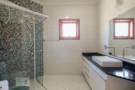 Casa para alugar com 220m², 4 quartos e 5 vagasBanheiro Suíte 1