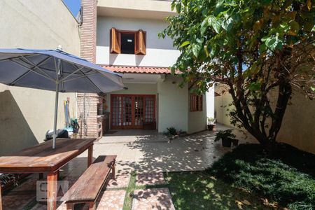 Casa para alugar com 220m², 4 quartos e 5 vagasQuintal 