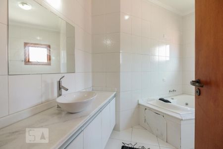 Casa para alugar com 220m², 4 quartos e 5 vagasBanheiro Suíte 2
