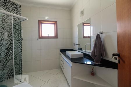Casa para alugar com 220m², 4 quartos e 5 vagasBanheiro Suíte 1