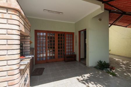 Casa para alugar com 220m², 4 quartos e 5 vagasQuintal - Churrasqueira 