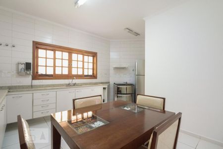 Casa para alugar com 220m², 4 quartos e 5 vagasCozinha 