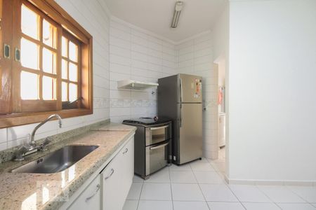 Casa para alugar com 220m², 4 quartos e 5 vagasCozinha 