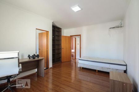 Casa para alugar com 220m², 4 quartos e 5 vagasSuíte 1