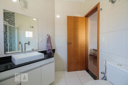 Casa para alugar com 220m², 4 quartos e 5 vagasBanheiro Suíte 1
