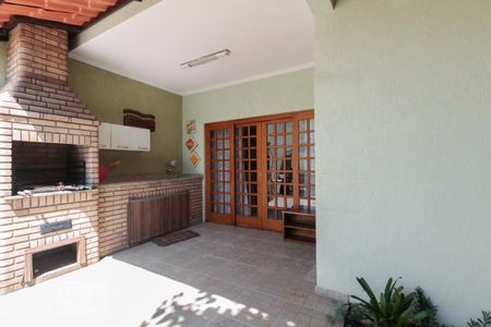 Casa para alugar com 220m², 4 quartos e 5 vagasQuintal - Churrasqueira 