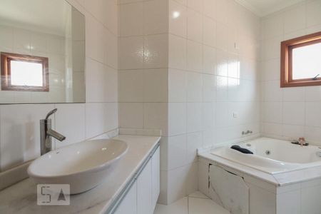 Casa para alugar com 220m², 4 quartos e 5 vagasBanheiro Suíte 2