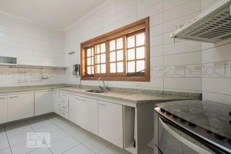 Casa para alugar com 220m², 4 quartos e 5 vagasCozinha 