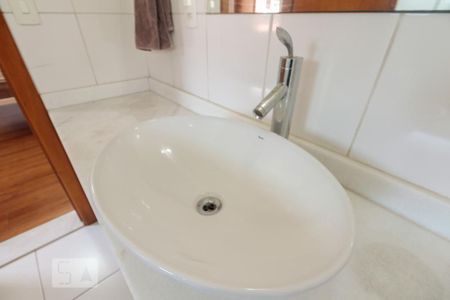 Casa para alugar com 220m², 4 quartos e 5 vagasBanheiro Suíte 2