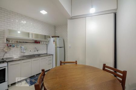 Casa para alugar com 220m², 4 quartos e 5 vagasCozinha (Edícula) 