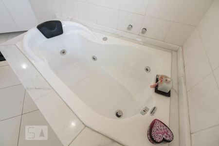 Casa para alugar com 220m², 4 quartos e 5 vagasBanheiro Suíte 2