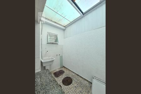 Casa de condomínio à venda com 64m², 2 quartos e 1 vagaÁrea de Serviço