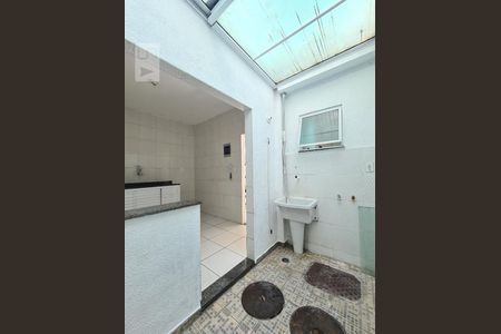 Casa de condomínio à venda com 64m², 2 quartos e 1 vagaÁrea de Serviço