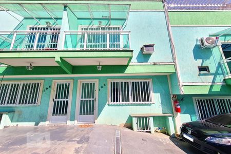 Casa de condomínio à venda com 64m², 2 quartos e 1 vagaFachada