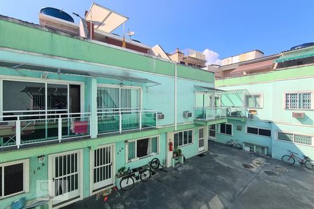 Casa de condomínio à venda com 64m², 2 quartos e 1 vagaVista