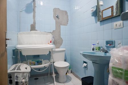 Casa à venda com 425m², 4 quartos e 4 vagasBanheiro 1